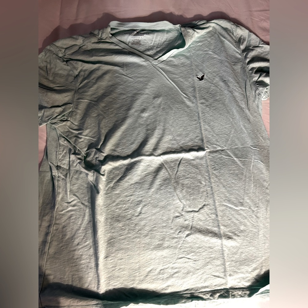 Men's plain grey american eagle Tshirt in size xxl, no rips and no stains.